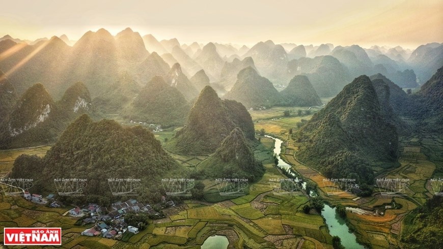 Non Nuoc Cao Bang, a land of amazing landscapes