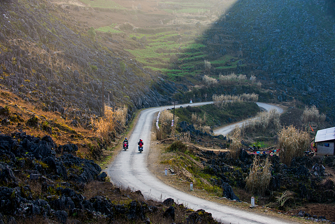 Bikers traverse the rugged and dangerous roads in Ha Giang roads. Photo by Shutterstock. 